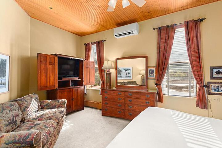 Photo of Independence Square 308 Top Floor Hotel Room with Ideal Downtown Location