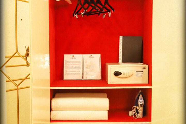 Room 10 of 51