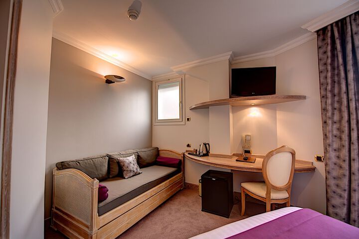 Room 4 of 86