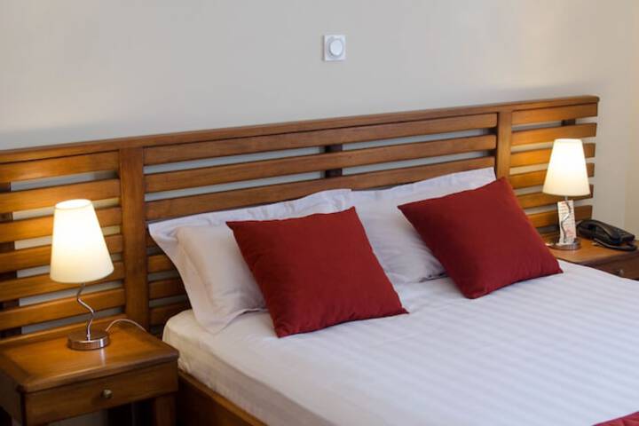 Room 9 of 28