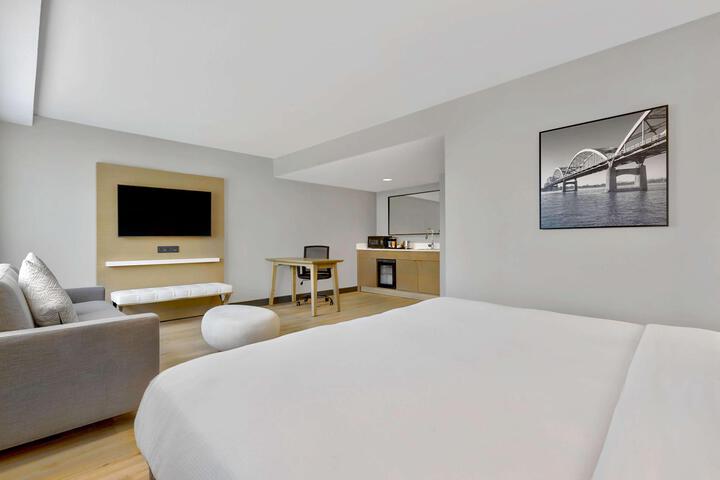 1 King Bed (8 of 38)