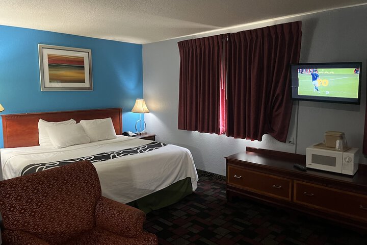 1 King Bed (13 of 21)