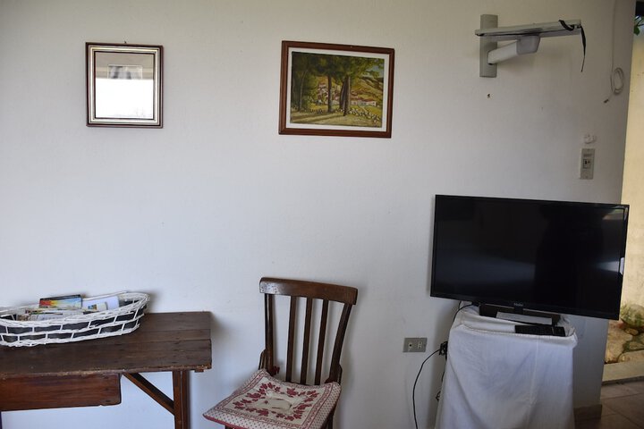 Room 6 of 17