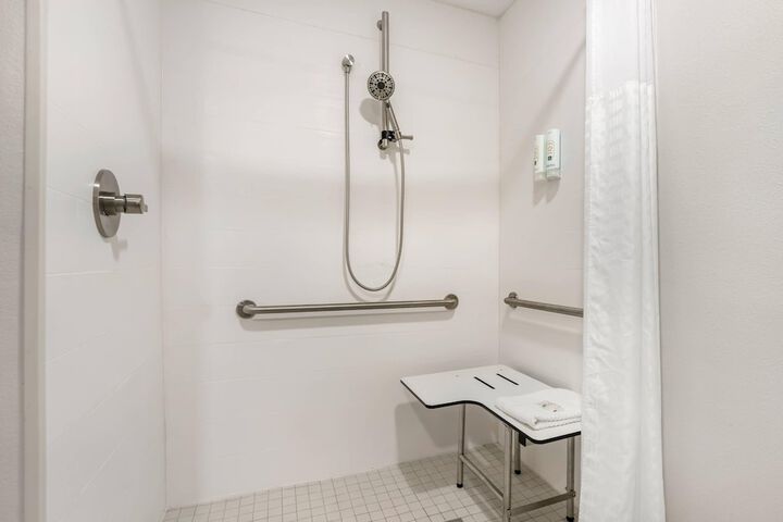 Room 32 of 87