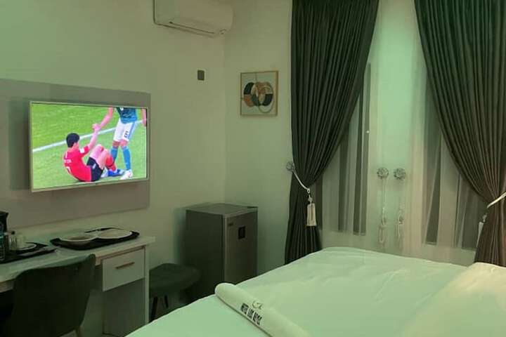 Room 5 of 24