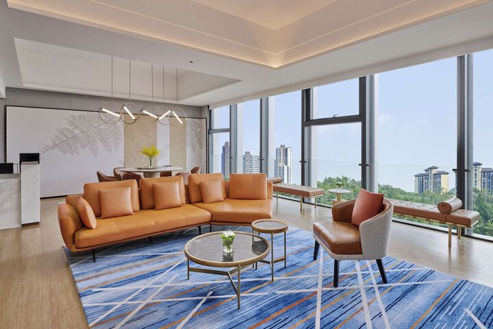 Room 32 of 81