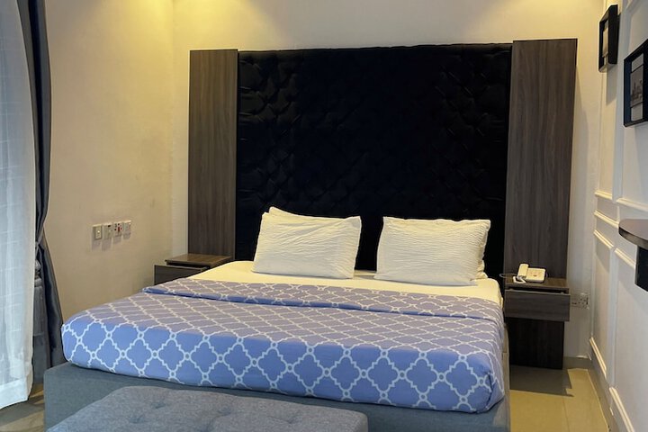 Room 72 of 288