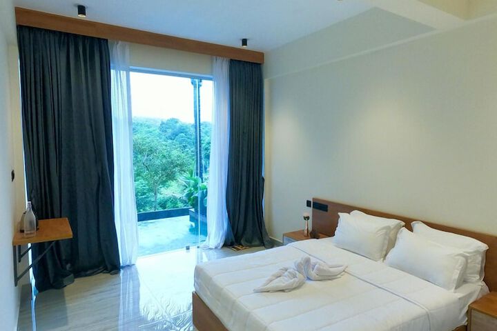 Room 2 of 38