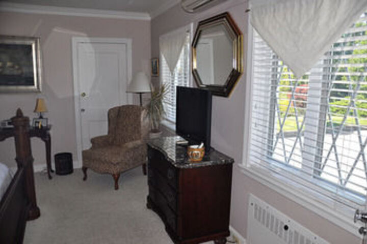 Room 33 of 63