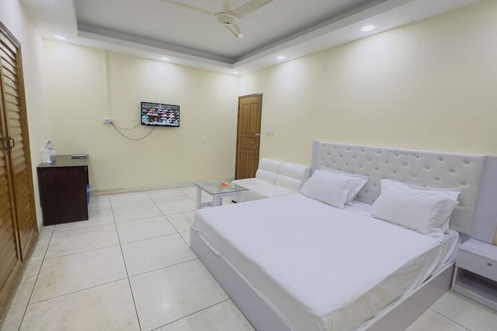 Room 12 of 17