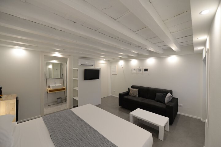 Room 11 of 36