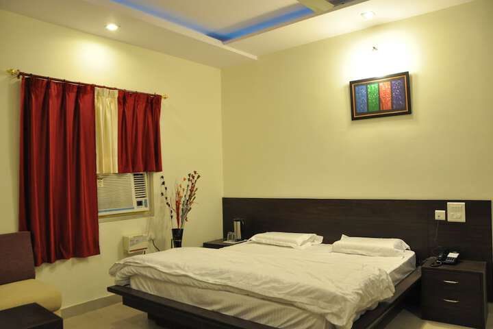 Room 6 of 36