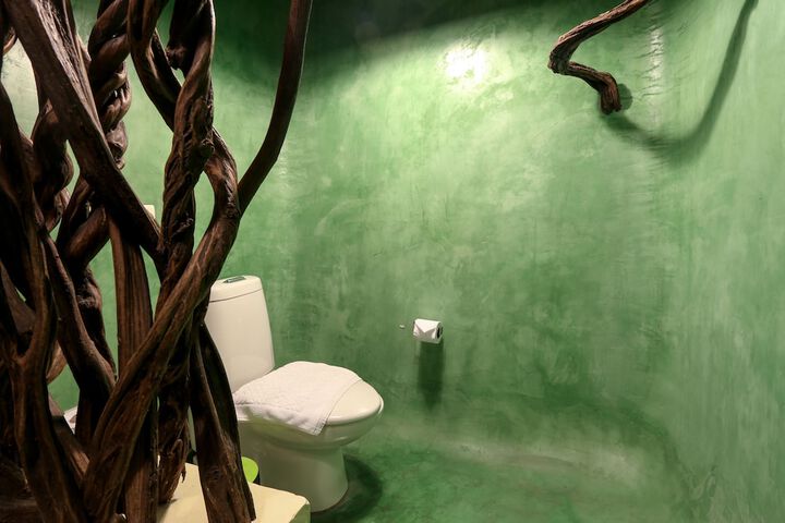 Room 52 of 69