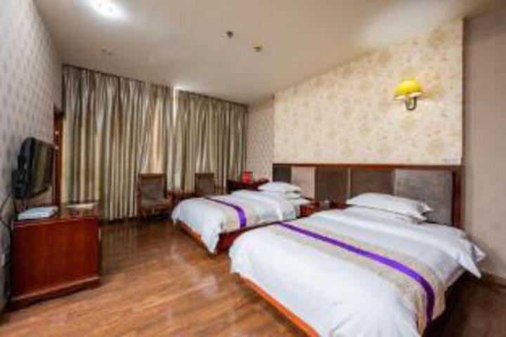 Room 4 of 6