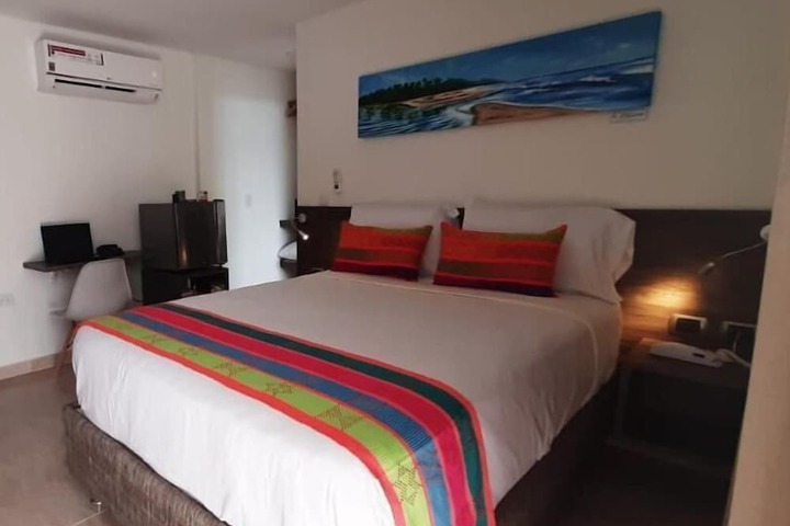 Room 8 of 28