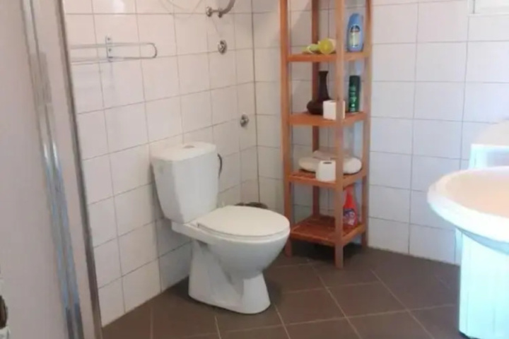 Room 8 of 17