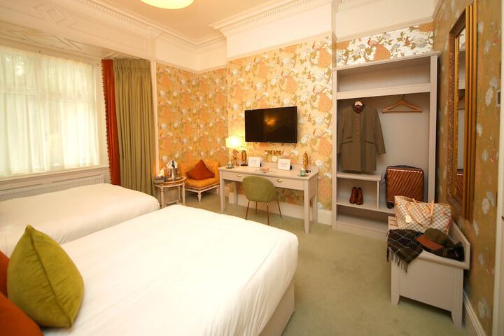 Room 33 of 60