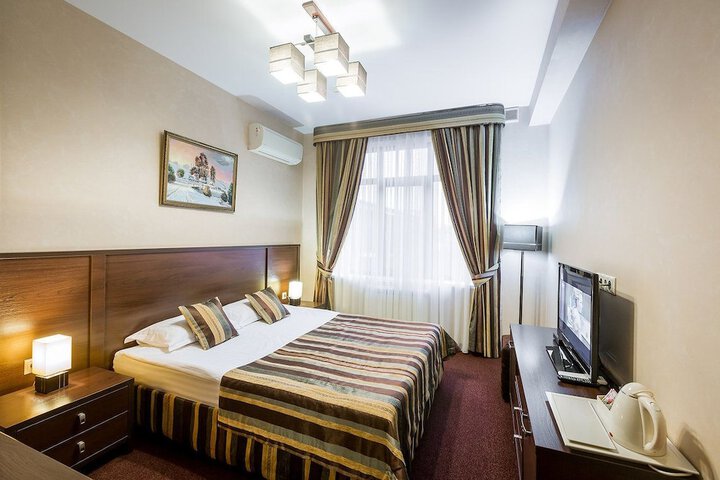 Room 8 of 85