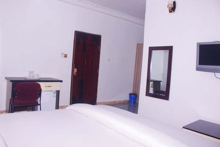 Room 7 of 38