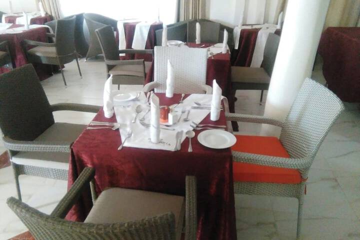 Dining 33 of 70