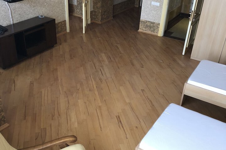 Room 8 of 12