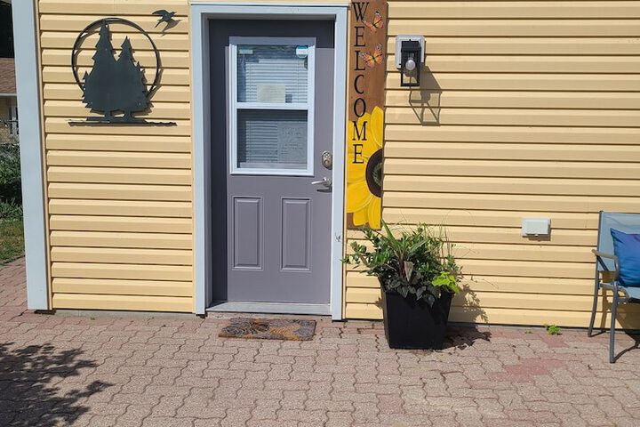 The Pinewood - Adult Getaway by the Lake in Lambton Shores, ON