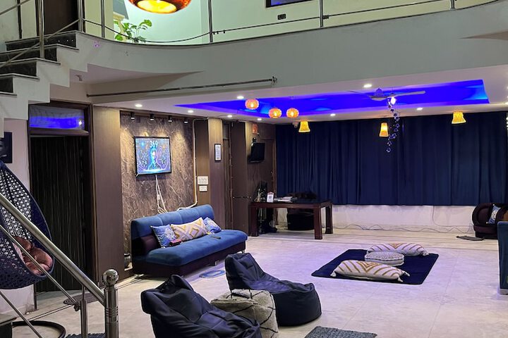 Room 21 of 38