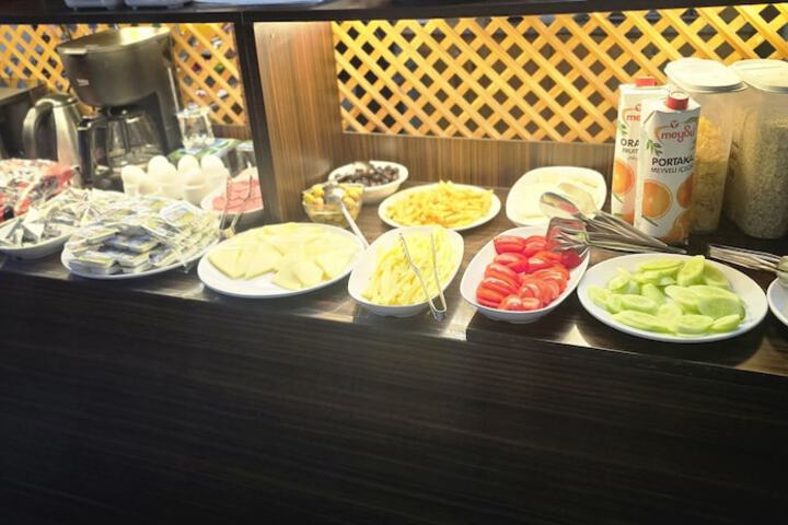 Dining 42 of 64