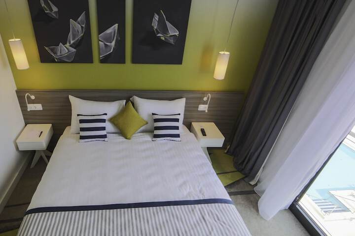 Room 12 of 130