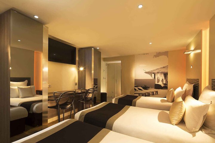 Room 30 of 74