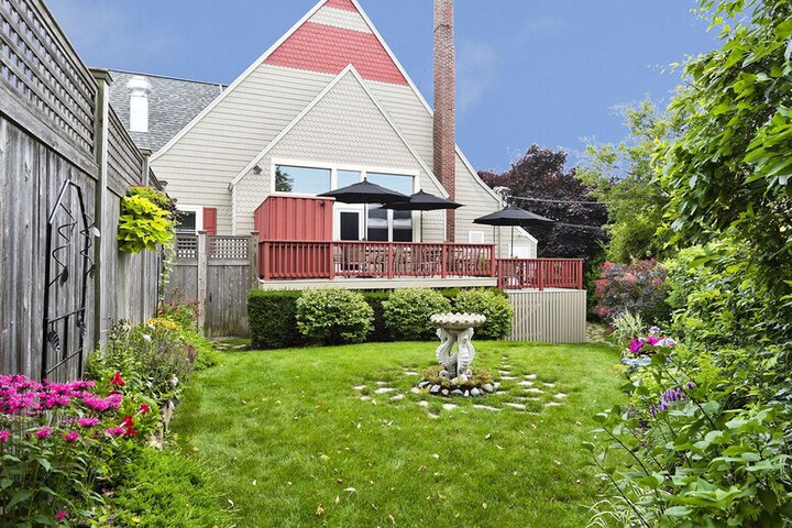 Hotel Exterior 35 of 36