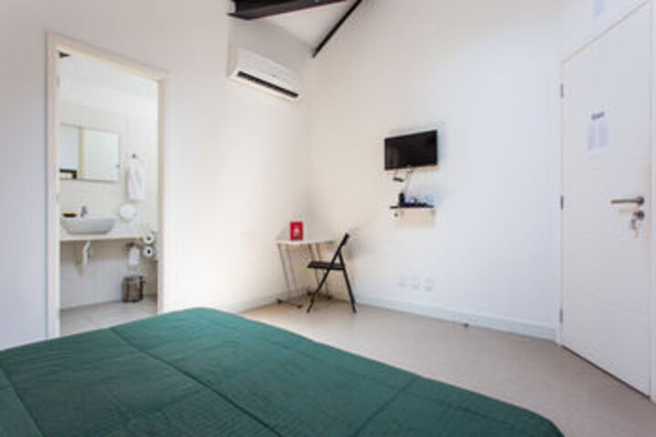 Room 25 of 34