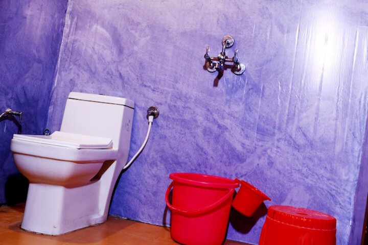 Room 10 of 16