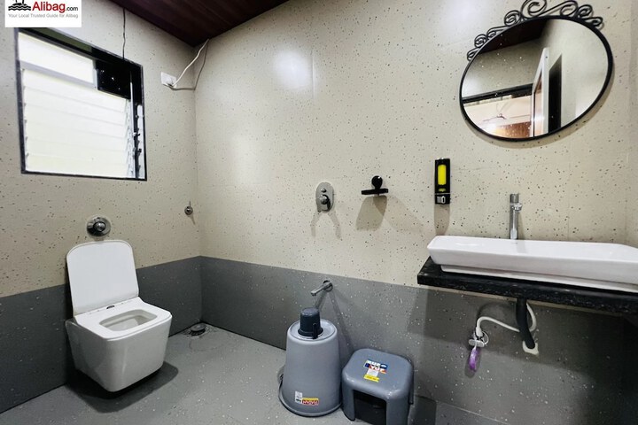 Room 5 of 6