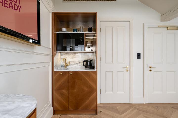 Room 53 of 280