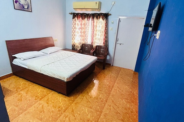 Room 6 of 14