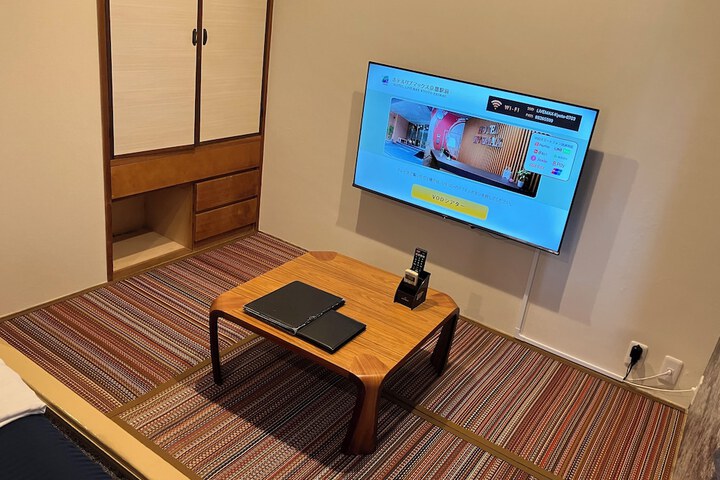 Room 9 of 18