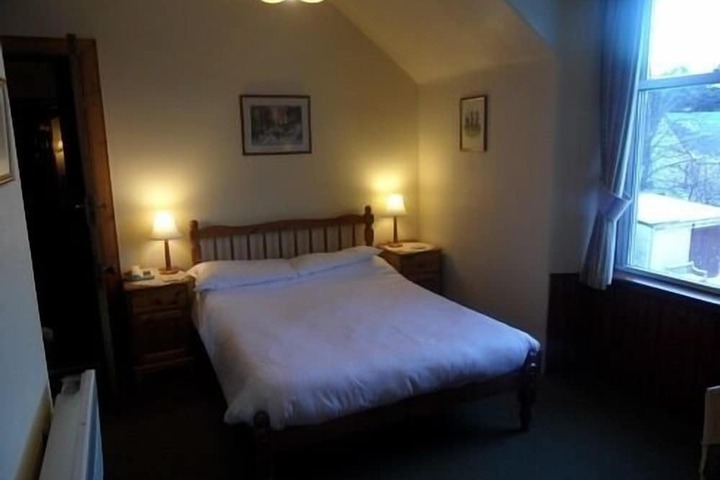 Room 6 of 13