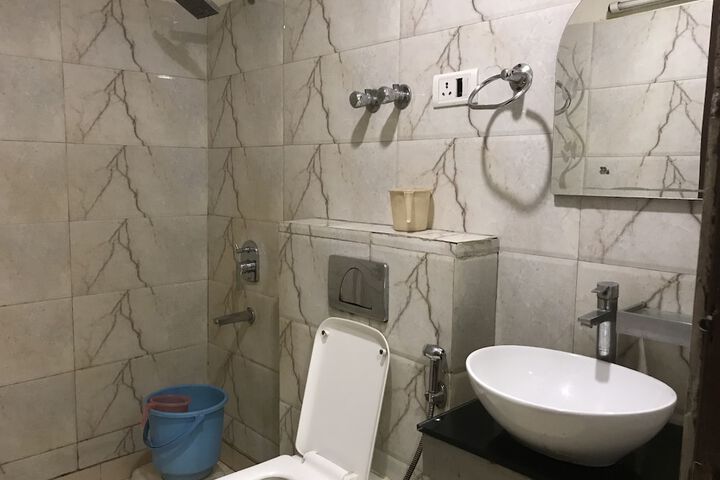 Room 17 of 25