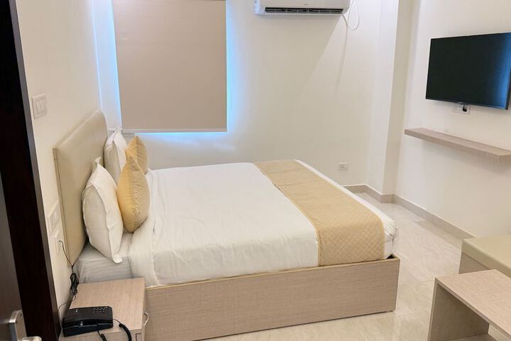 Room 3 of 9