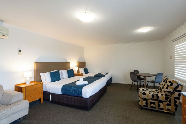 Room 12 of 65