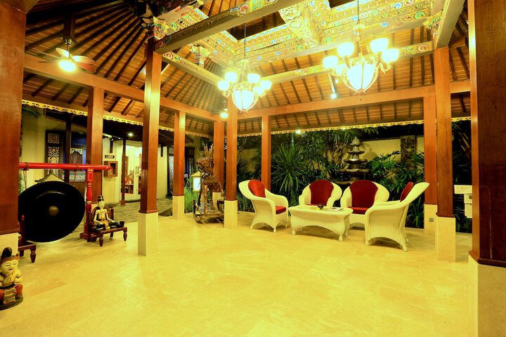 Lounge 87 of 113