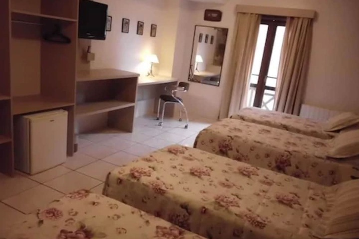 Room 10 of 25