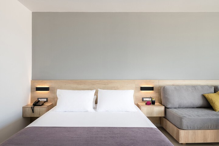 Room 14 of 77