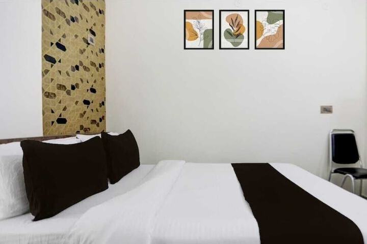 Room 16 of 28