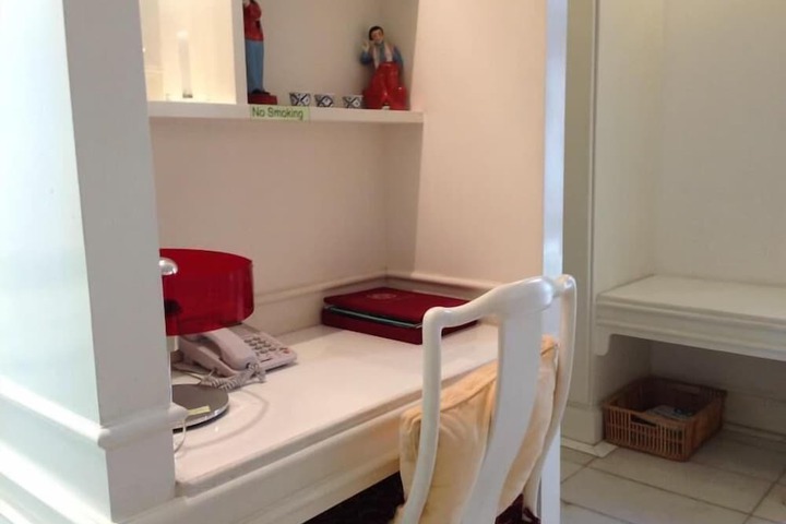 Room 10 of 41