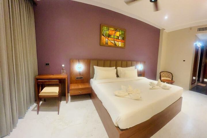 Room 25 of 103