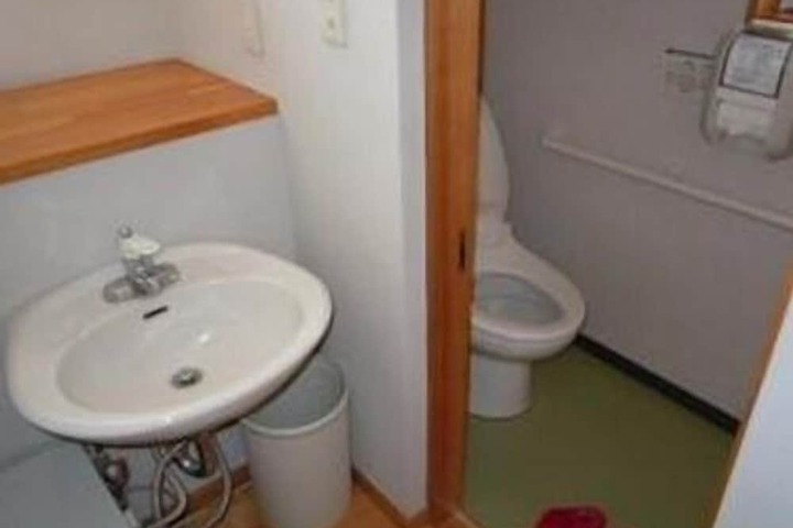 Room 8 of 17