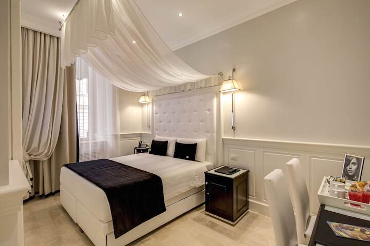 Room 3 of 30