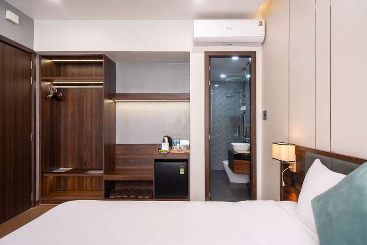 Room 14 of 93